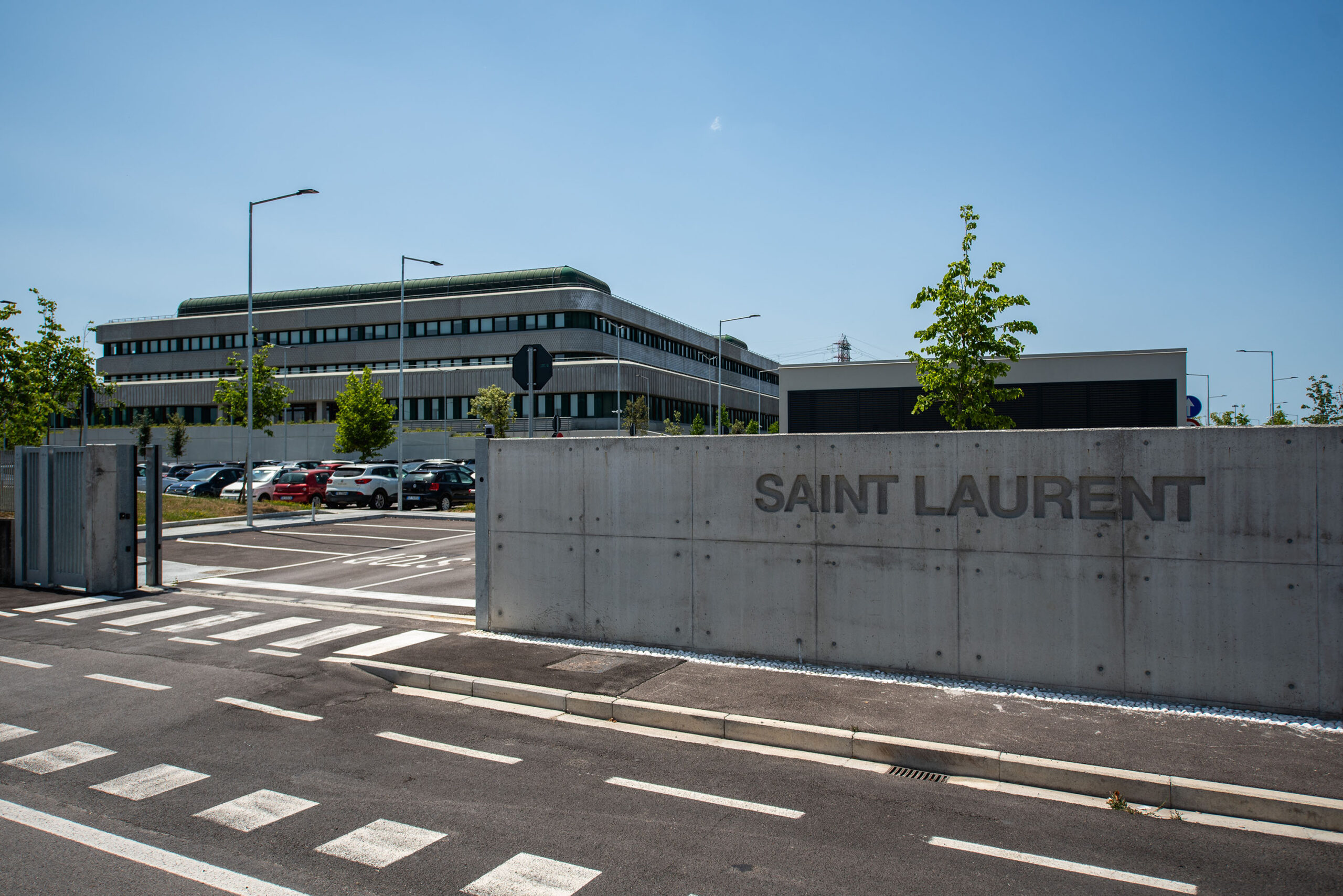 STABILIMENTO Yves Saint Laurent
